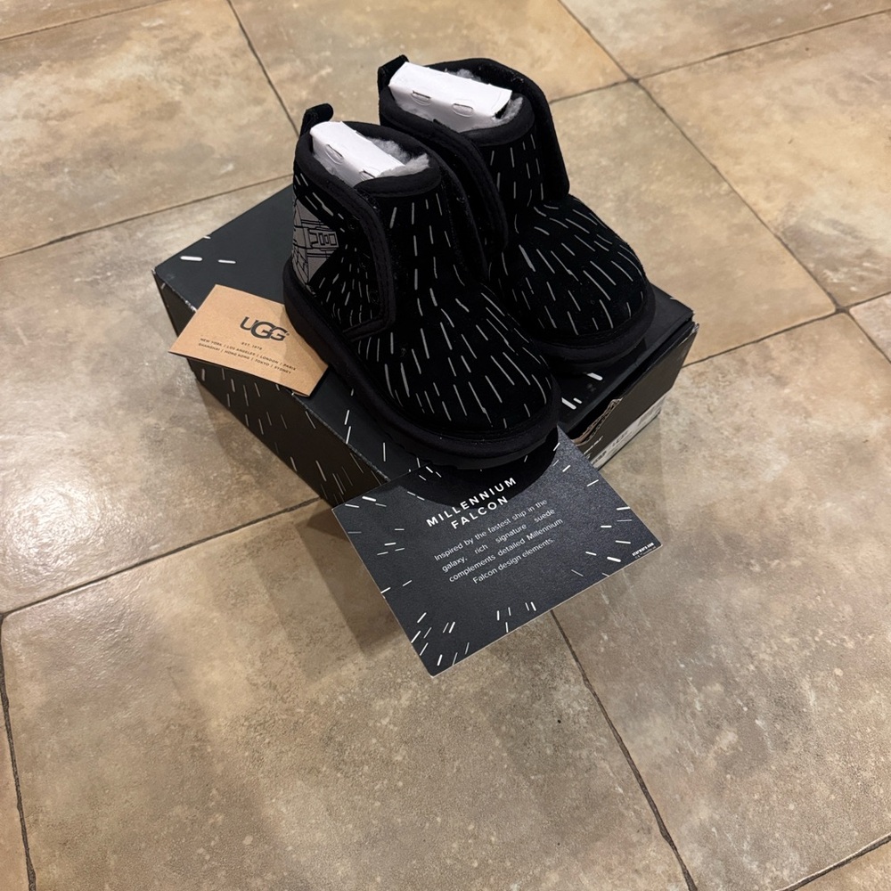 UGG Australia Limited STAR WARS Millennium Falcon Neumell II Boots Kids Boy 8